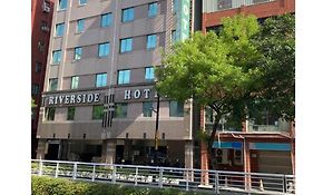 金馬大飯店 Riverside Hotel